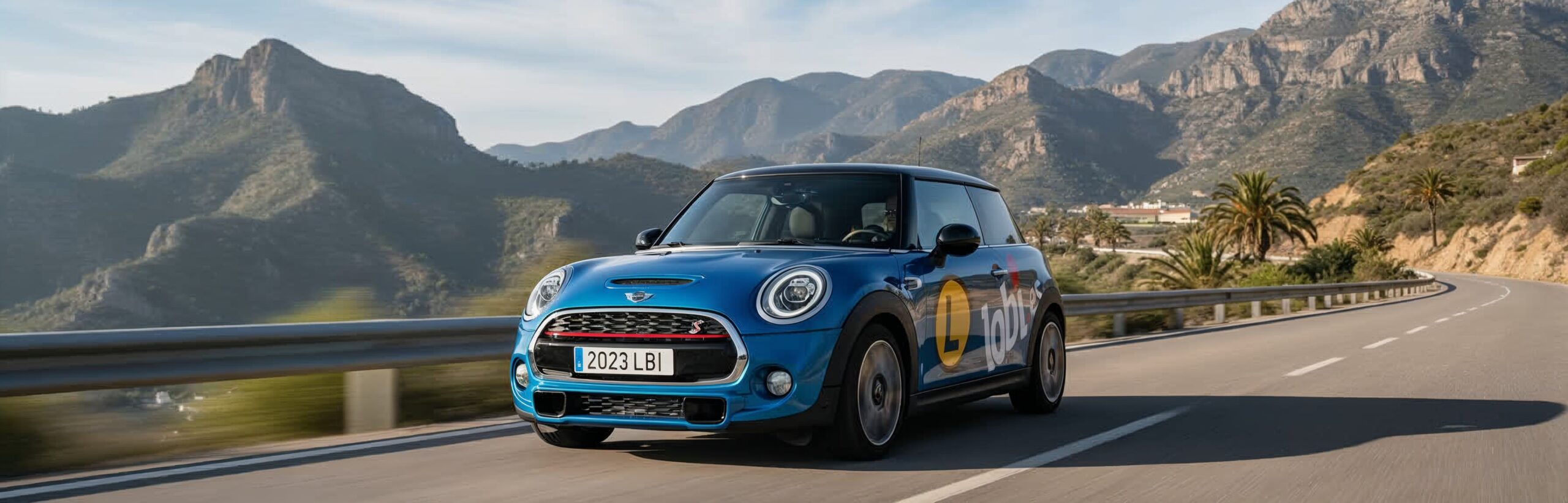 Coche Lobi en carretera